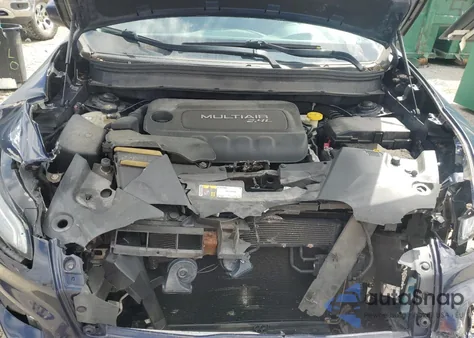 2016 Jeep Cherokee Latitude z USA, uszkodzony, nr VIN 1C4PJMCB3GW194840